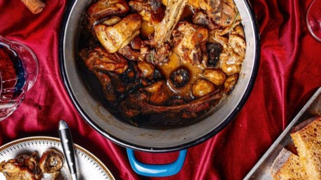 τσιγαριαστό-κατσίκι-με-μανιτάρια-564012883