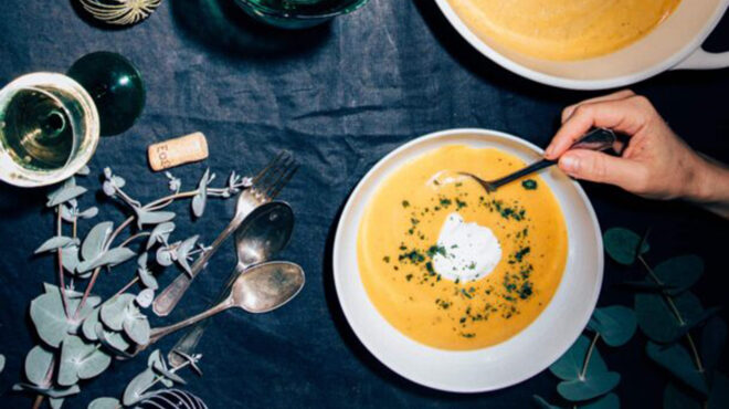 βελούδινη-και-λεμονάτη-σούπα-με-κόκκι-564037705
