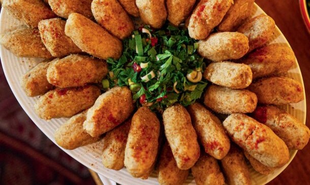 κεφτέδες-κόκκινης-φακής-αρμένικοι-βο-564043681