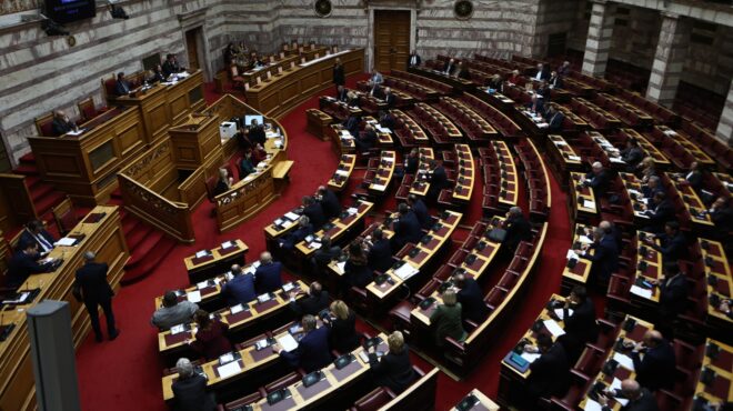 η-μεγάλη-ευκαιρία-των-μικρών-κομμάτων-564005368