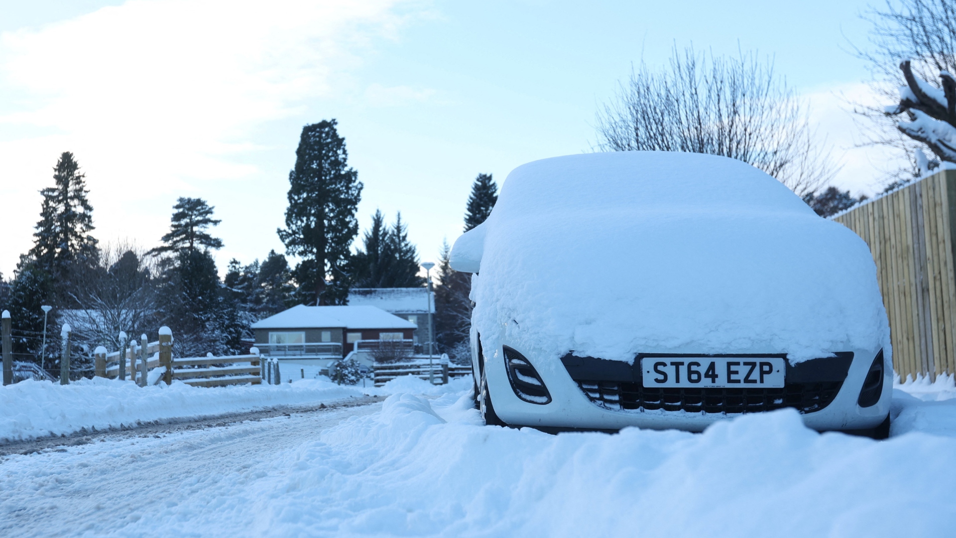 Σφοδρή χιονόπτωση σε Γαλλία, Ολλανδία, Βρετανία: Ακυρώθηκαν πτήσεις και δρομολόγια τρένων-3