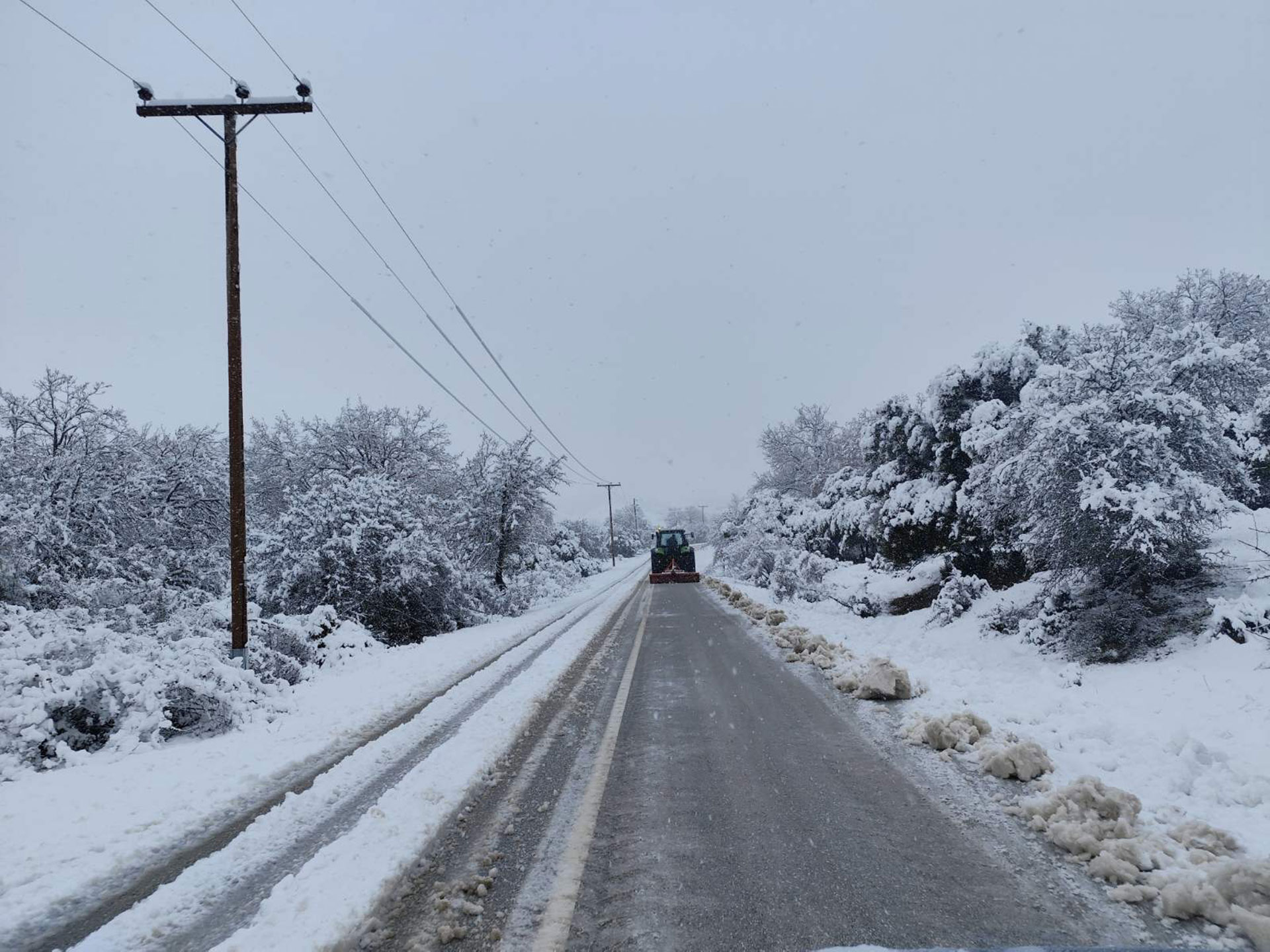 Επελαύνει η κακοκαιρία – Πού χιονίζει, πού παρατηρούνται προβλήματα-3
