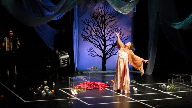 η-ωραία-ελένη-στην-κοιλάδα-των-νεκρών-564069922