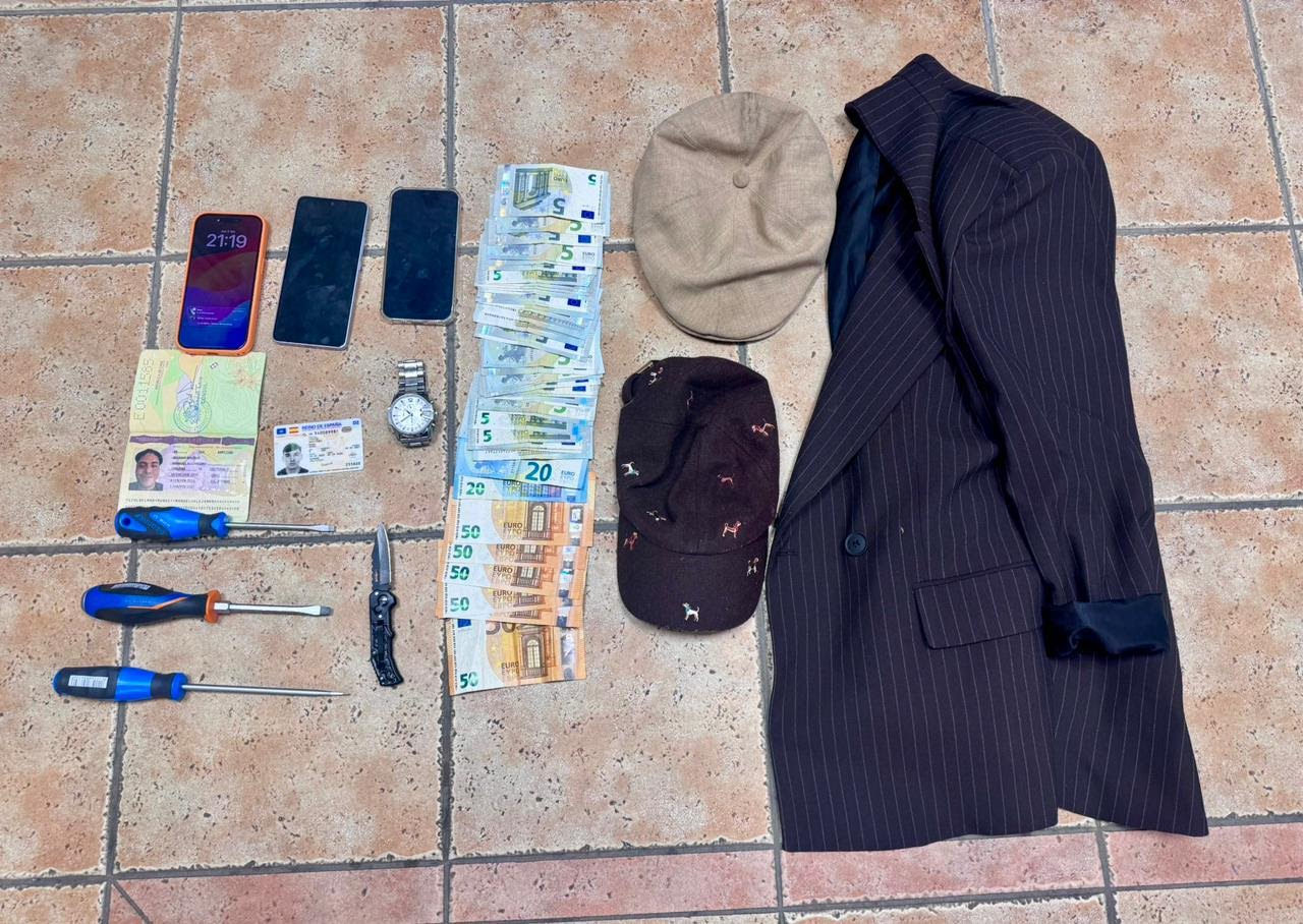 Βίντεο από σπείρα που έκλεβε χρήματα και αντικείμενα αξίας από οχήματα – Η μέθοδος του σκασμένου ελαστικού-1