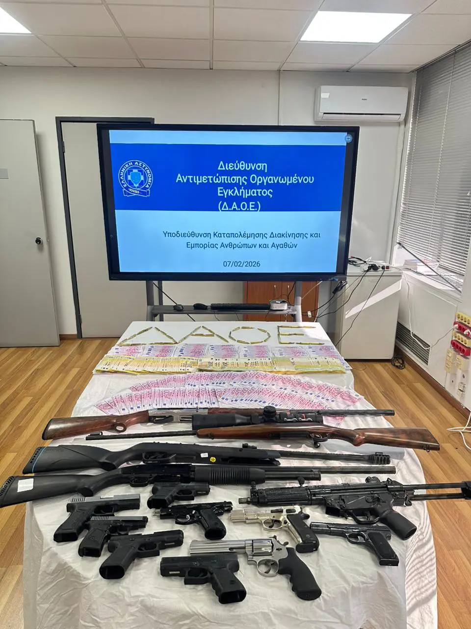 Πώς δρούσε το κύκλωμα με τα λαθραία τσιγάρα: Ο «Πούτιν», τα πολυτελή ακίνητα και ο ρόλος του αστυνομικού-6