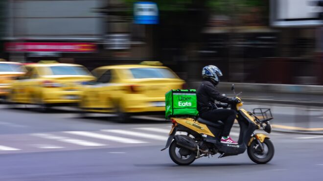 h-uber-eats-σχεδιάζει-είσοδο-στην-ελληνική-αγο-564081670