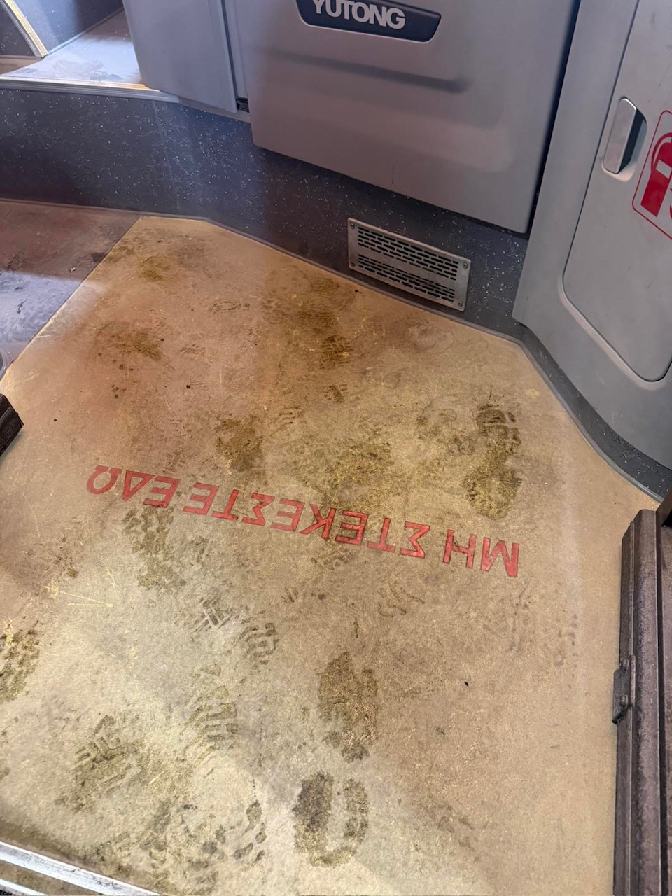 Χωρίς καθαριότητα τα λεωφορεία της Αττικής-1