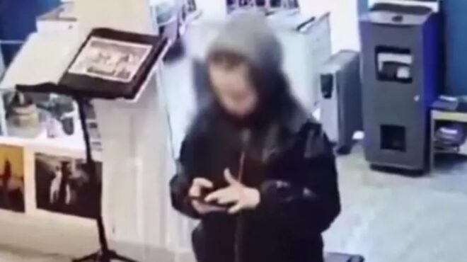 γερμανία-σε-σπίτι-στο-βερολίνο-εντοπί-564098281