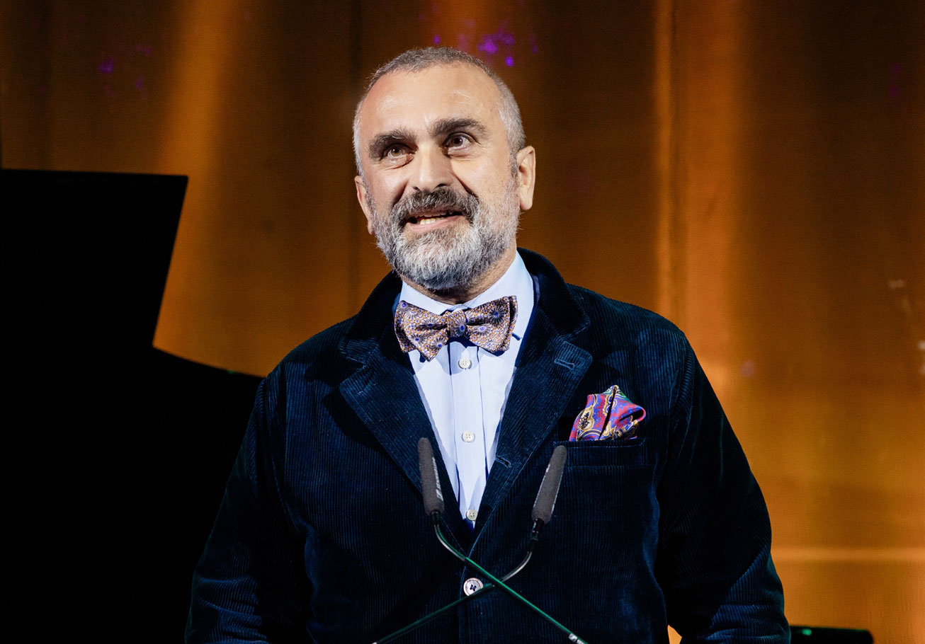 Τσίκι τσίκι, καρδιές, βέλη, χαρταετοί. Μια χορταστική δόση Ακριθάκη στο Μπενάκη-2