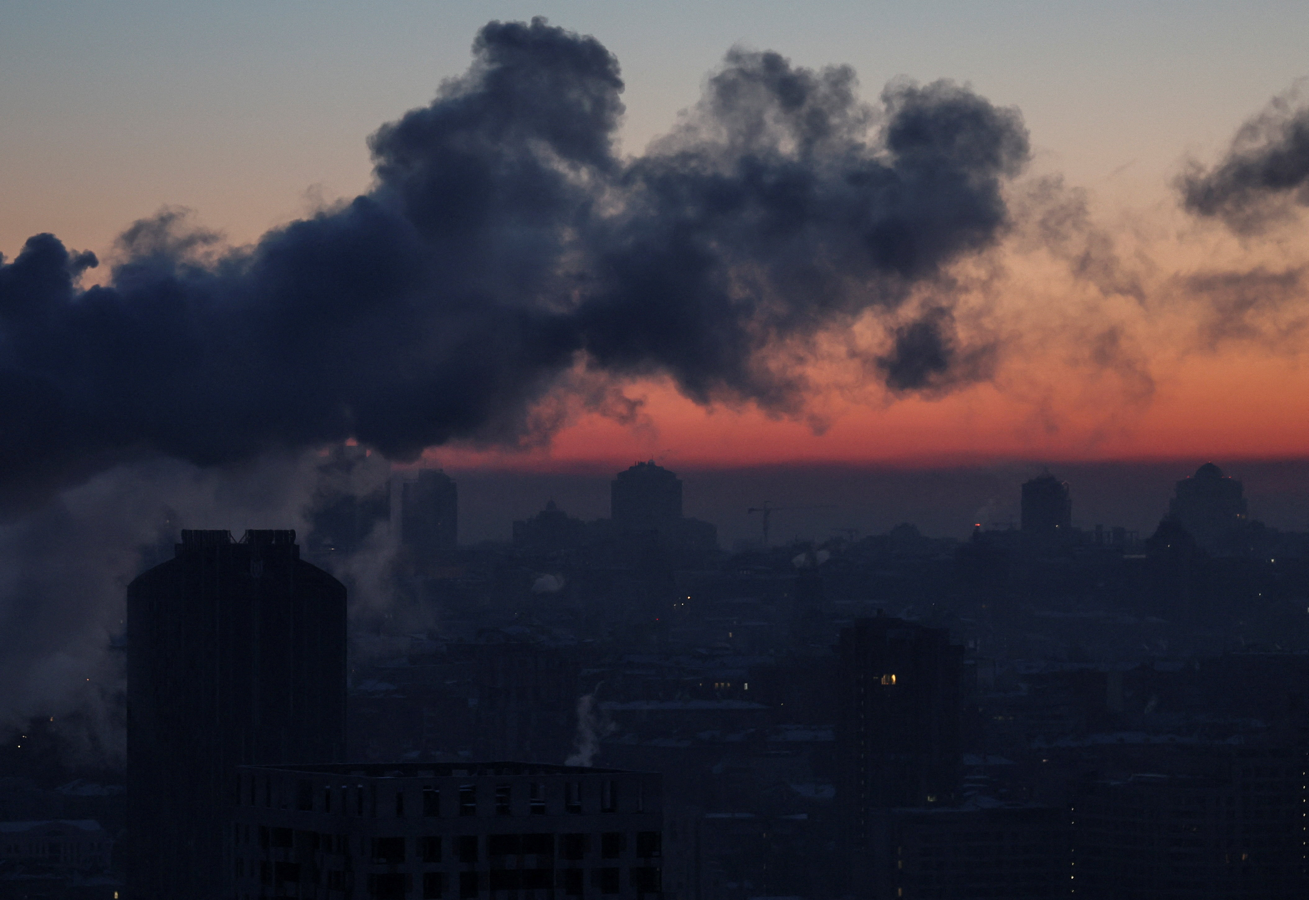 Κίεβο: «Παραγωγικές» συνομιλίες στο Αμπου Ντάμπι, αυξανόμενη πίεση στην ουκρανική κοινωνία-3