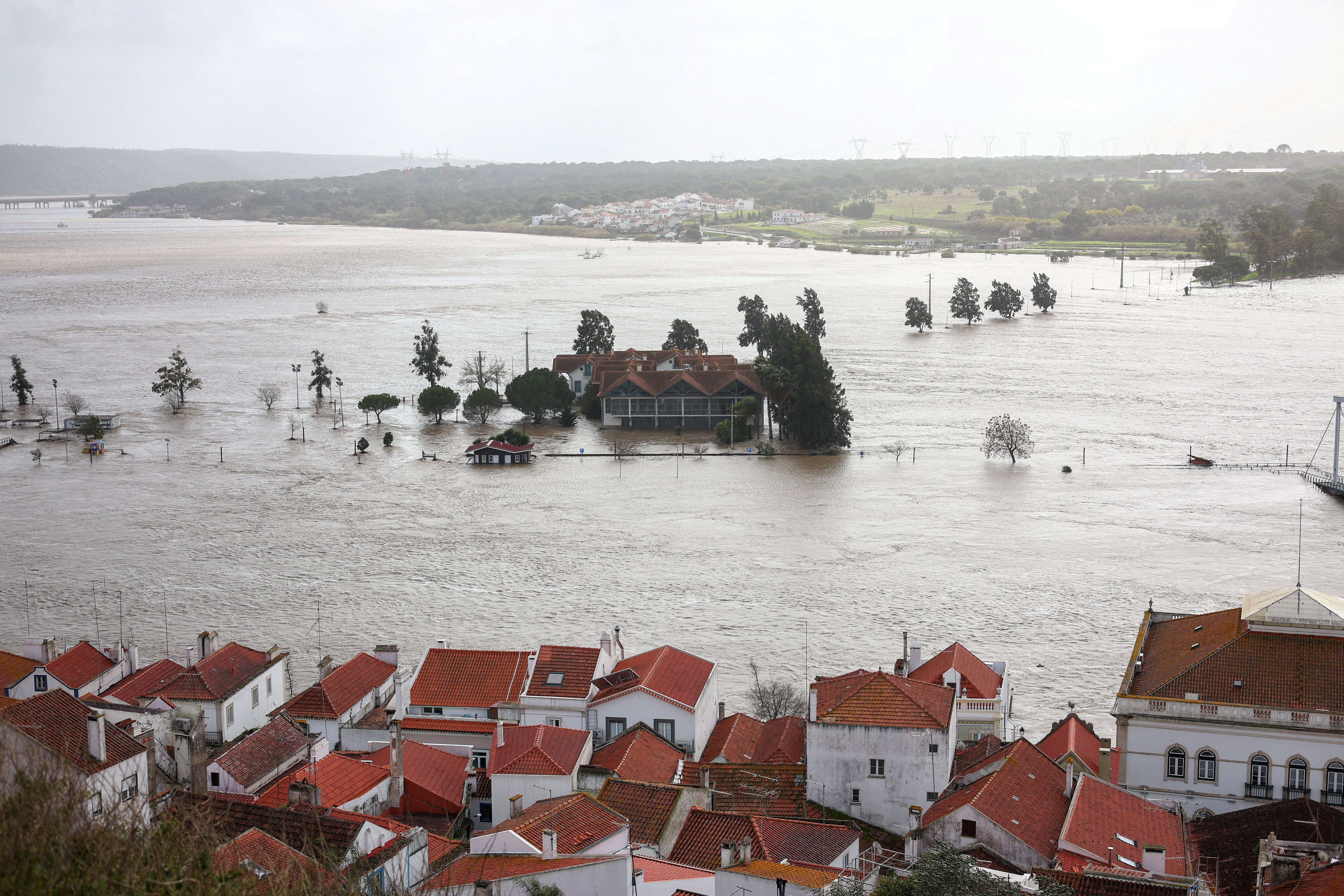 Καταιγίδα Μάρτα: Ενας νεκρός στην Πορτογαλία, σοβαρές πλημμύρες στην Ισπανία-2