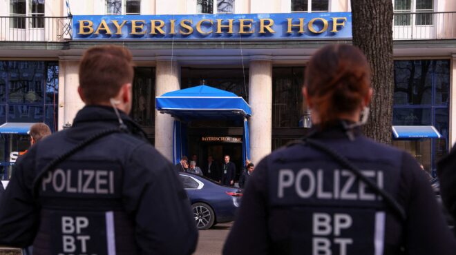 αντισταθείτε-στον-τραμπ-προτρέπου-564076027