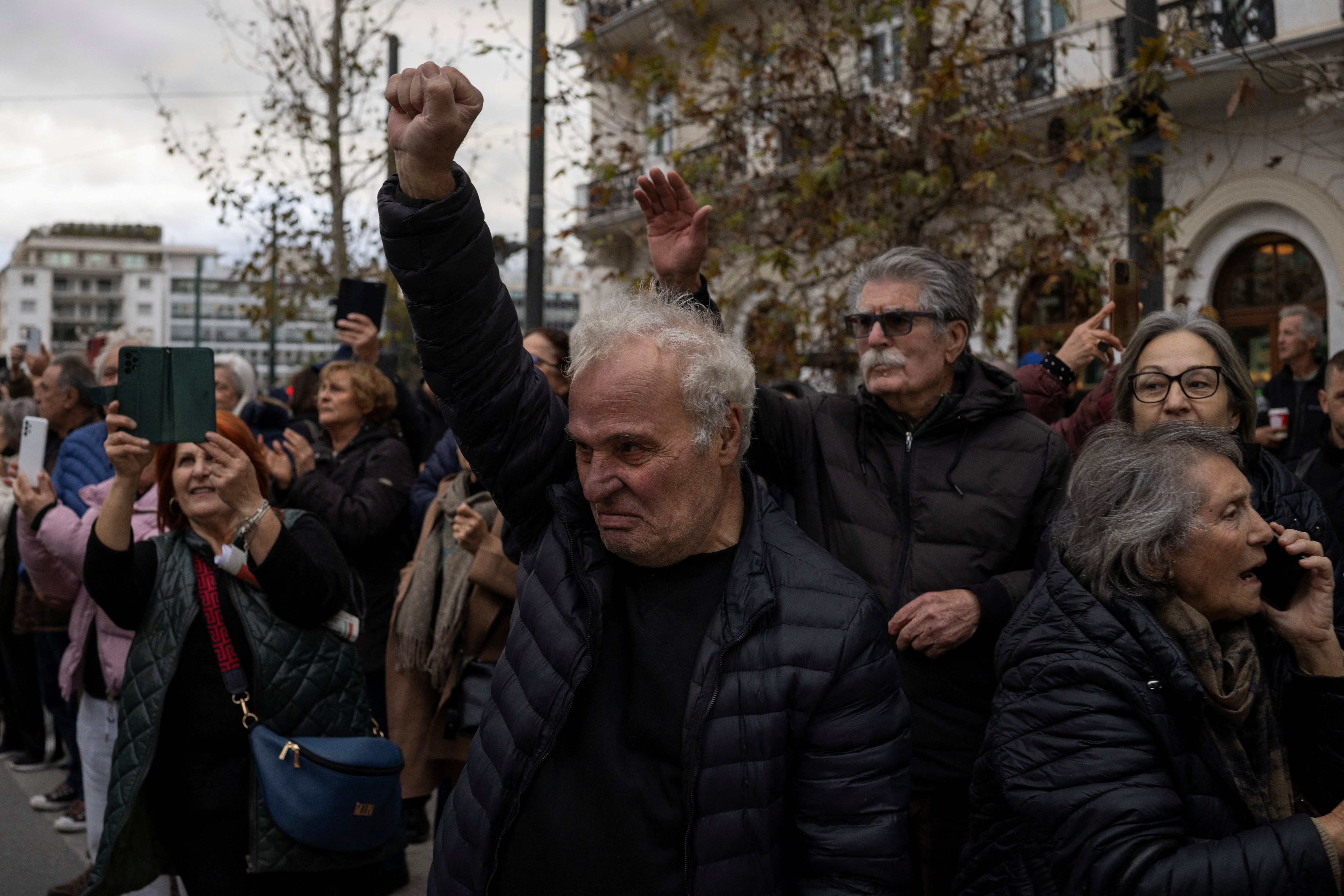 Οι αγρότες έστειλαν μήνυμα συνέχισης του αγώνα – Διανυκτερεύουν με τα τρακτέρ στο Σύνταγμα-6