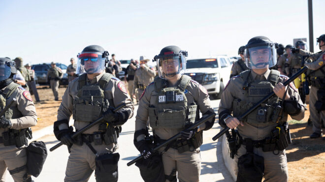 πράκτορες-της-ice-αμφισβητούν-τις-επιχει-564082537