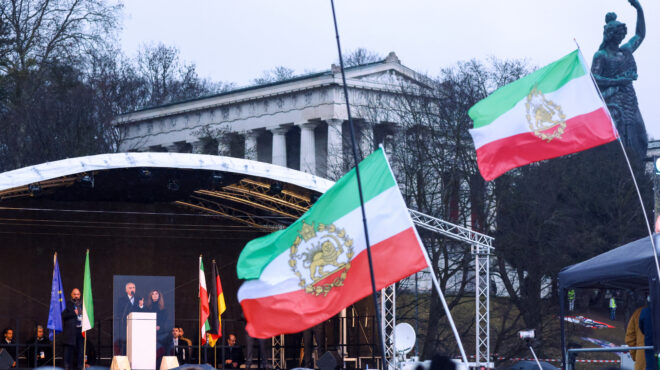 μόναχο-ο-ρεζά-παχλαβί-δηλώνει-έτοιμος-564079210