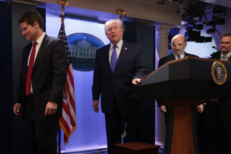 Τραμπ κατά του Ανώτατου Δικαστηρίου για τους δασμούς: «Βαθιά απογοητευτική» η απόφαση-2