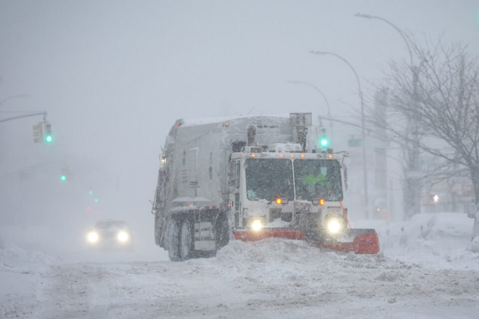 Σε κατάσταση έκτακτης ανάγκης Νέα Υόρκη και άλλες έξι Πολιτείες από τη σφοδρή χιονοθύελλα-2