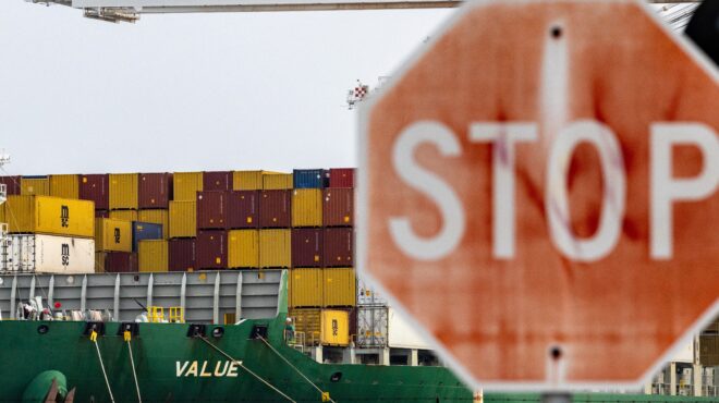 1-800-επιχειρήσεις-μηνύουν-την-κυβέρνηση-564097114