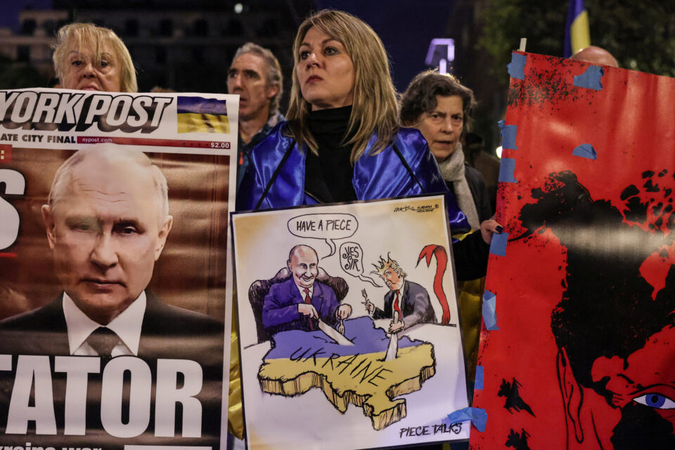 Ουκρανία: Συγκέντρωση στο Σύνταγμα για τα τέσσερα χρόνια από τη ρωσική εισβολή-13