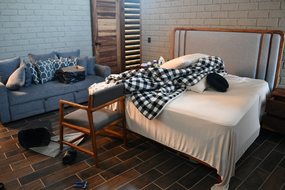 Μέσα στο τελευταίο καταφύγιο του «Ελ Μέντσο» – Εικόνες από την πολυτελή βίλα στο δάσος-7