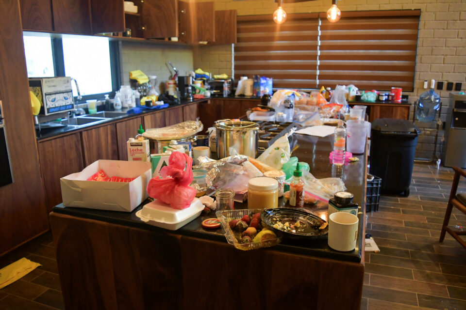 Μέσα στο τελευταίο καταφύγιο του «Ελ Μέντσο» – Εικόνες από την πολυτελή βίλα στο δάσος-10