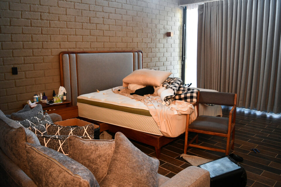 Μέσα στο τελευταίο καταφύγιο του «Ελ Μέντσο» – Εικόνες από την πολυτελή βίλα στο δάσος-1