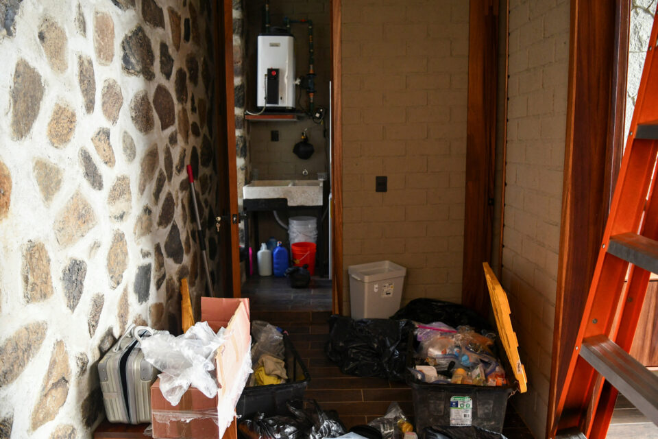 Μέσα στο τελευταίο καταφύγιο του «Ελ Μέντσο» – Εικόνες από την πολυτελή βίλα στο δάσος-4