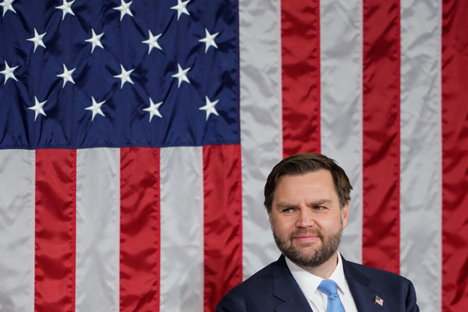 Τραμπ: Εγκωμιαστικός απολογισμός και νέες απειλές κατά του Ιράν στην πιο μακρά ομιλία στο Κογκρέσο-3