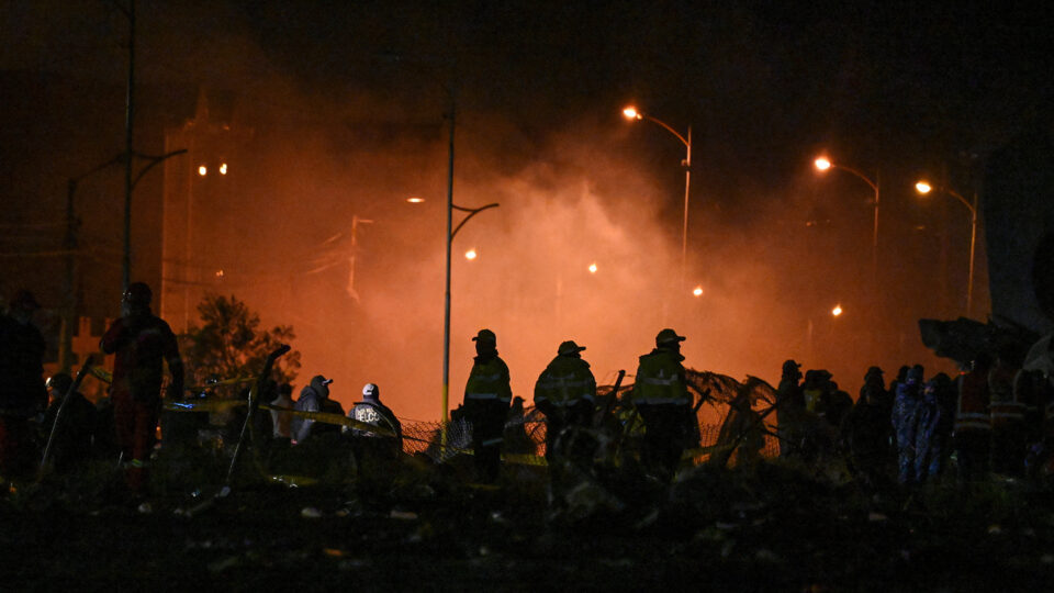 Βολιβία: Τουλάχιστον 20 νεκροί και 30 τραυματίες σε συντριβή μεταγωγικού αεροσκάφους [φωτογραφίες]-2