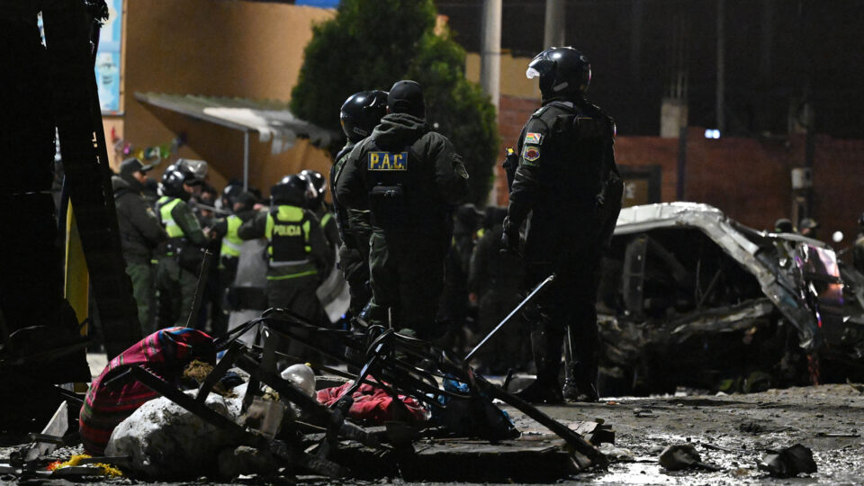 Βολιβία: Τουλάχιστον 20 νεκροί και 30 τραυματίες σε συντριβή μεταγωγικού αεροσκάφους [φωτογραφίες]-1