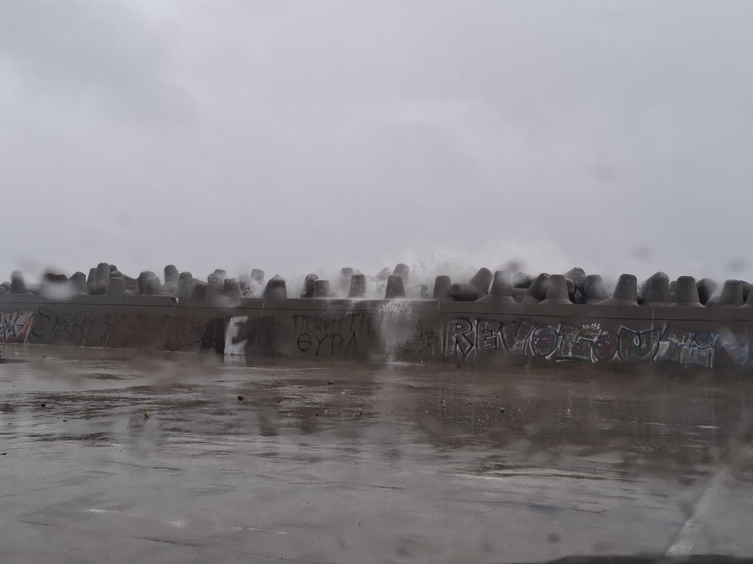 Κακοκαιρία: Σοβαρά προβλήματα στη Λάρισα – Υπερχείλισαν χείμαρροι, «ποτάμια» οι δρόμοι-1