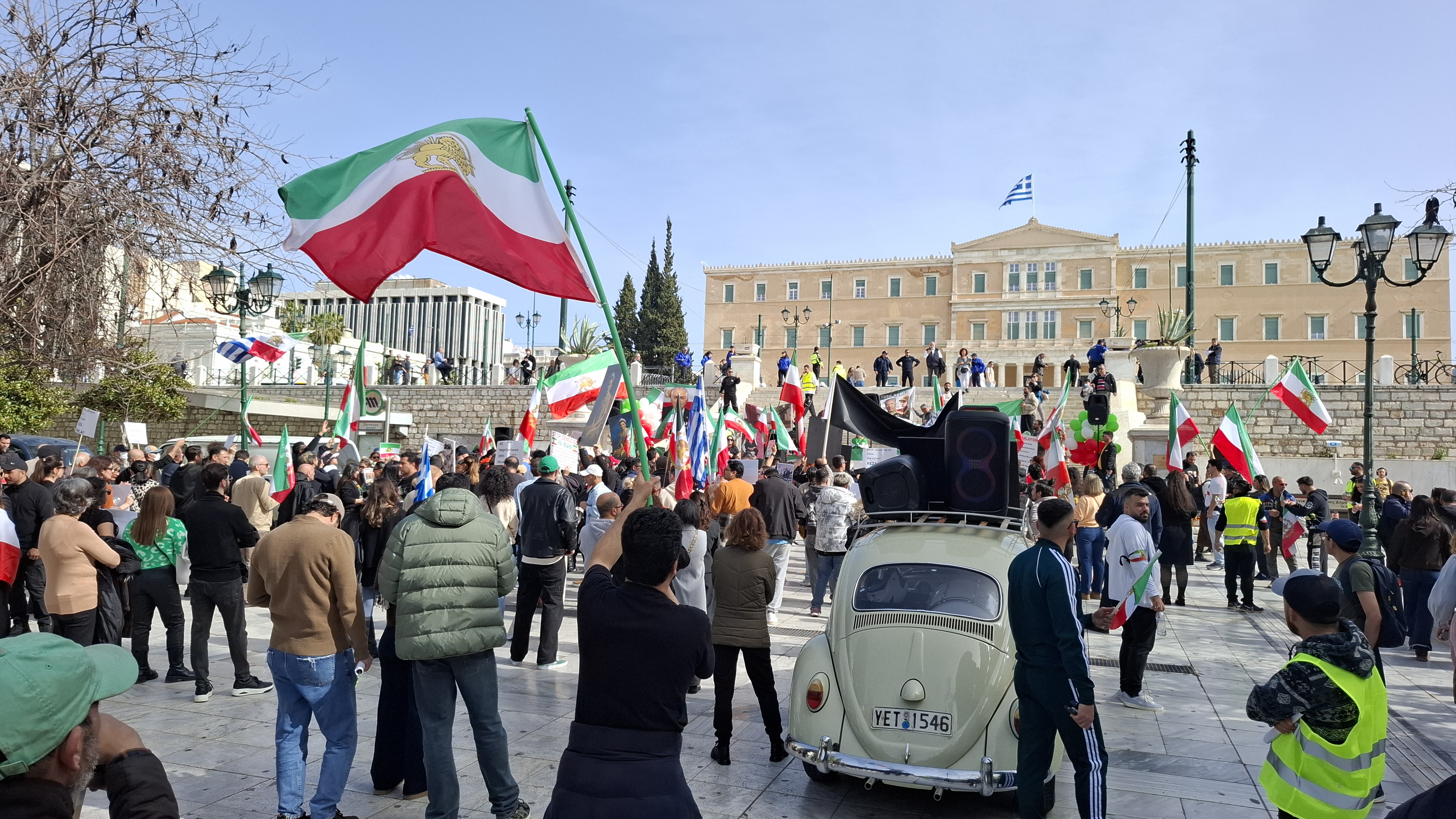 Διαδηλώσεις Ιρανών κατά του καθεστώτος της Τεχεράνης (βίντεο – φωτογραφίες)-3
