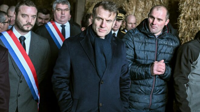 γαλλία-πύρρειος-νίκη-για-την-κυβέρνησ-564058951