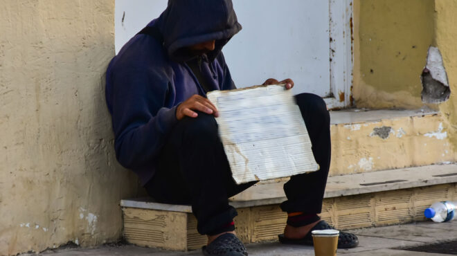 κύκλωμα-διακίνησης-επαιτών-από-τα-καρ-564063901