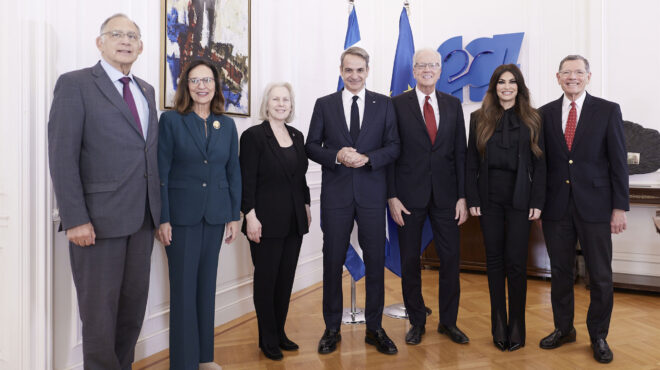 συνεργασία-σε-τέσσερις-άξονες-564090751