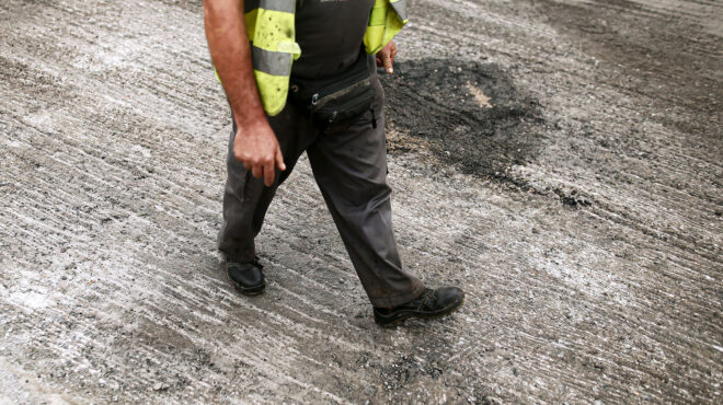 μπαλώματα-στους-δρόμους-πόλεμος-564097060