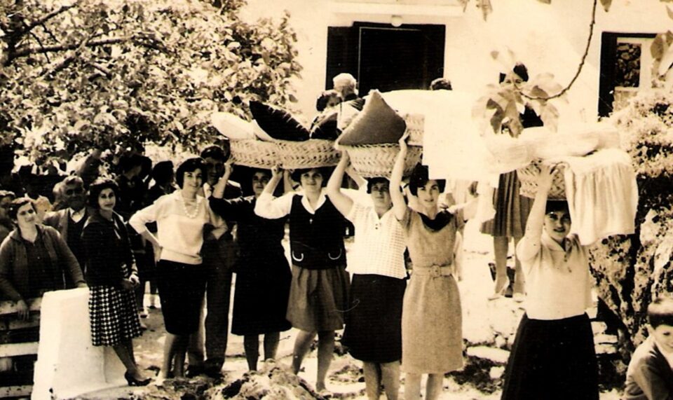 Οταν το στρώμα της νύφης ήταν «γιομάτο μαλλί» και τα σεντόνια με «ξωτικές ίνες»-10