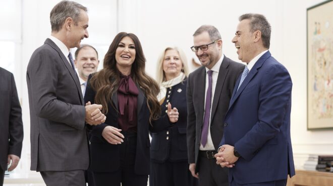 ελλάδα-ηπα-τι-κρύβουν-τα-εύσημα-τραμ-564084976