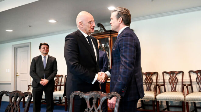 τετ-α-τετ-δένδια-χέγκσεθ-με-εξοπλιστι-564059410