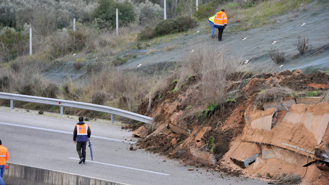 γιατί-τόσες-κατολισθήσεις-564062893