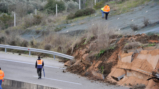 κινούμενη-άμμος-το-έδαφος-στην-ηλεί-564062893
