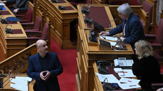 βουλή-νέα-ένταση-για-το-ναυάγιο-στη-χίο-564061843