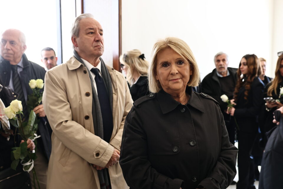 Αννα Ψαρούδα-Μπενάκη: Στο Α΄ Νεκροταφείο το «τελευταίο αντίο»-7