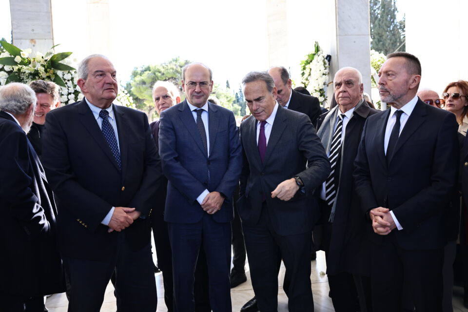 Αννα Ψαρούδα-Μπενάκη: Στο Α΄ Νεκροταφείο το «τελευταίο αντίο»-1