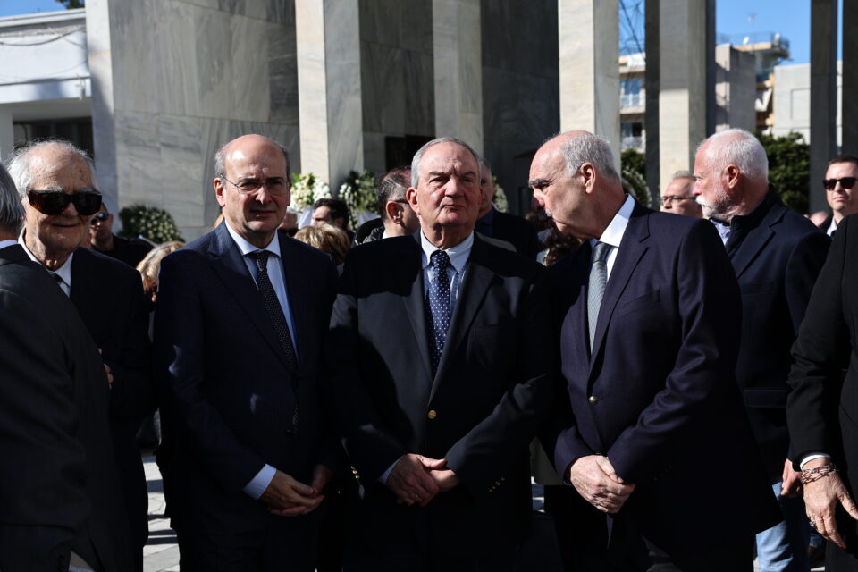 Αννα Ψαρούδα-Μπενάκη: Στο Α΄ Νεκροταφείο το «τελευταίο αντίο»-4