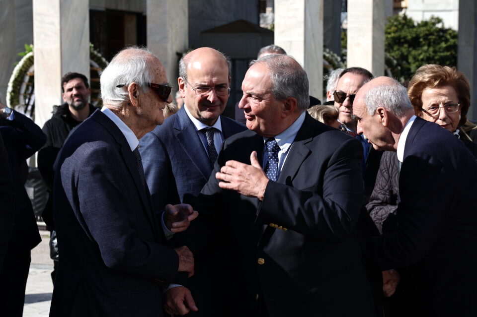 Αννα Ψαρούδα-Μπενάκη: Στο Α΄ Νεκροταφείο το «τελευταίο αντίο»-3