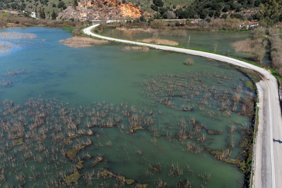 Θεσσαλονίκη: Η θάλασσα «εισέβαλε» στη στεριά – Θυελλώδεις άνεμοι-8