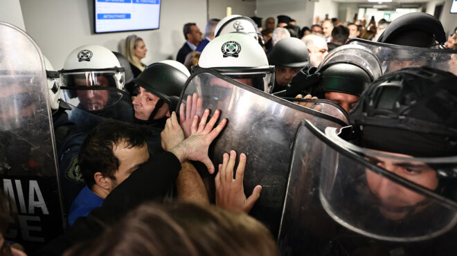 ενταση-στο-νοσοκομείο-νίκαιας-κατά-τη-564085981