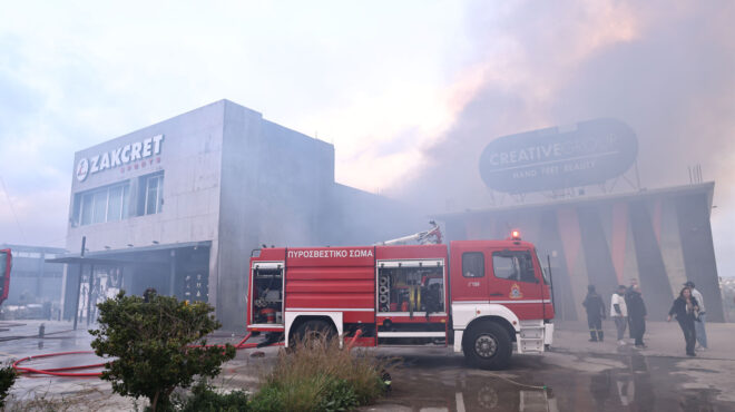 σπάτα-φωτιά-σε-επιχείρηση-με-αθλητικά-564091864