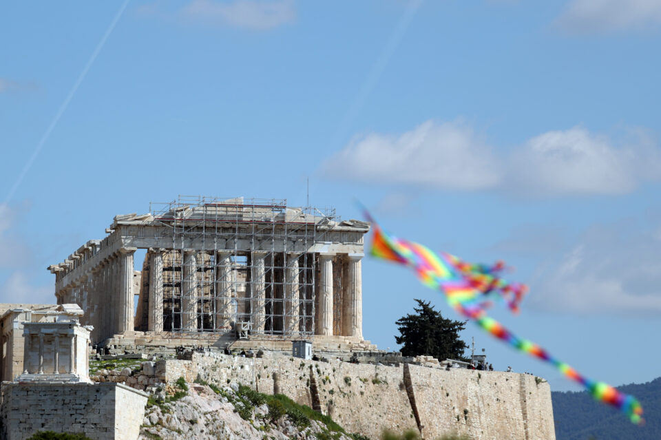 Χαρταετοί, σαρακοστιανά και γλέντι στον Λόφο Φιλοπάππου (εικόνες)-3